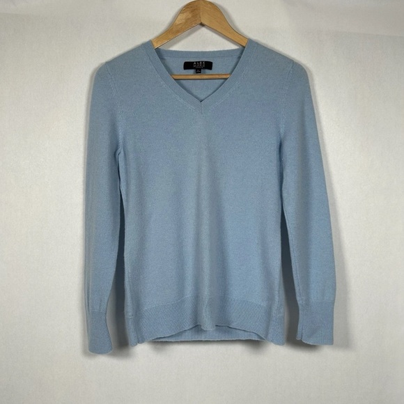 Alex Marie Women’s Cashmere Sky Blue V-Neck Sweater - Picture 1 of 10